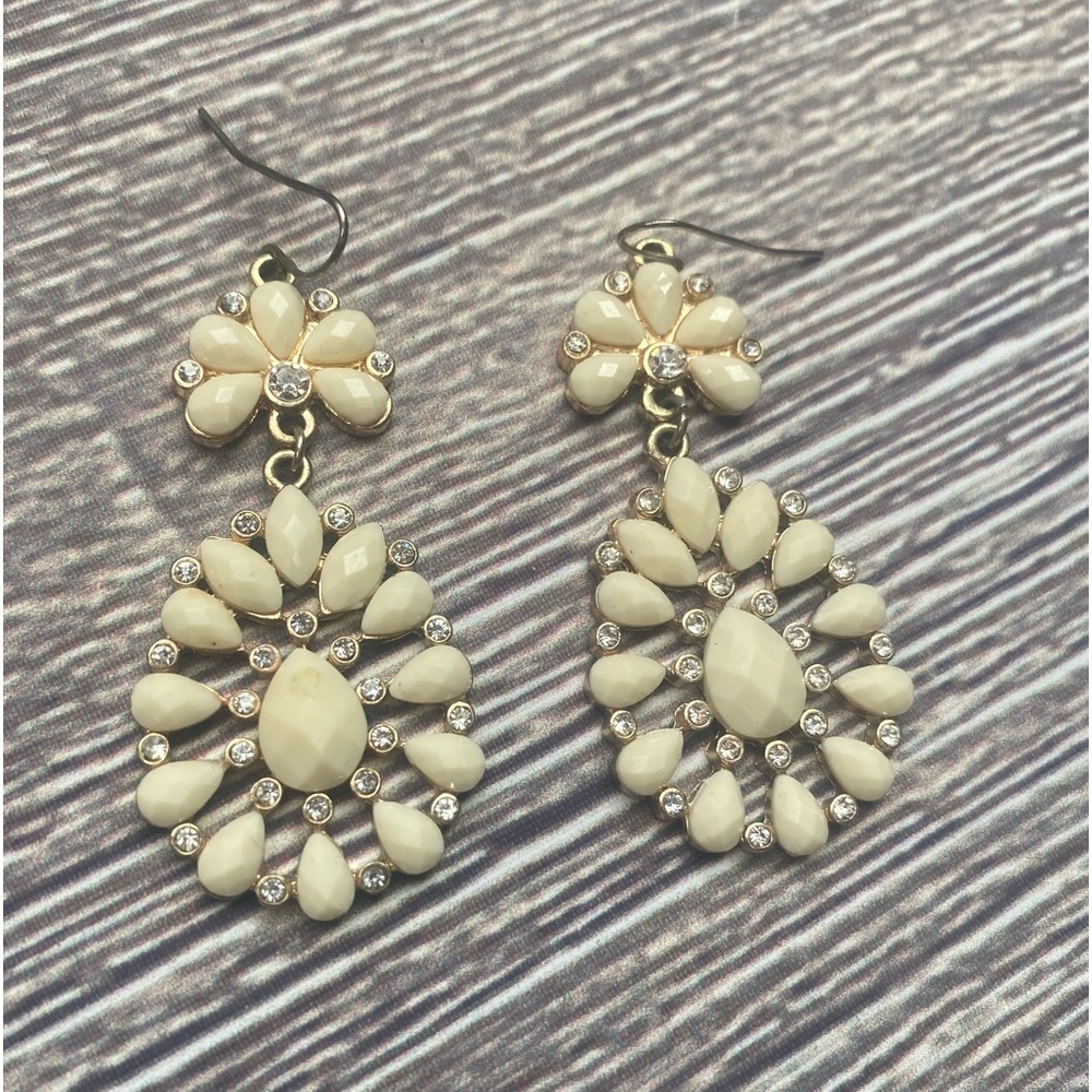 Cream bling earrings 🍦